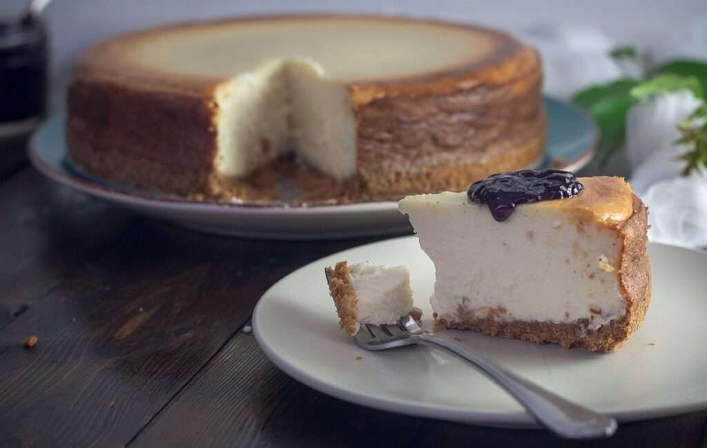 cheesecake, table, dessert-1578694.jpg